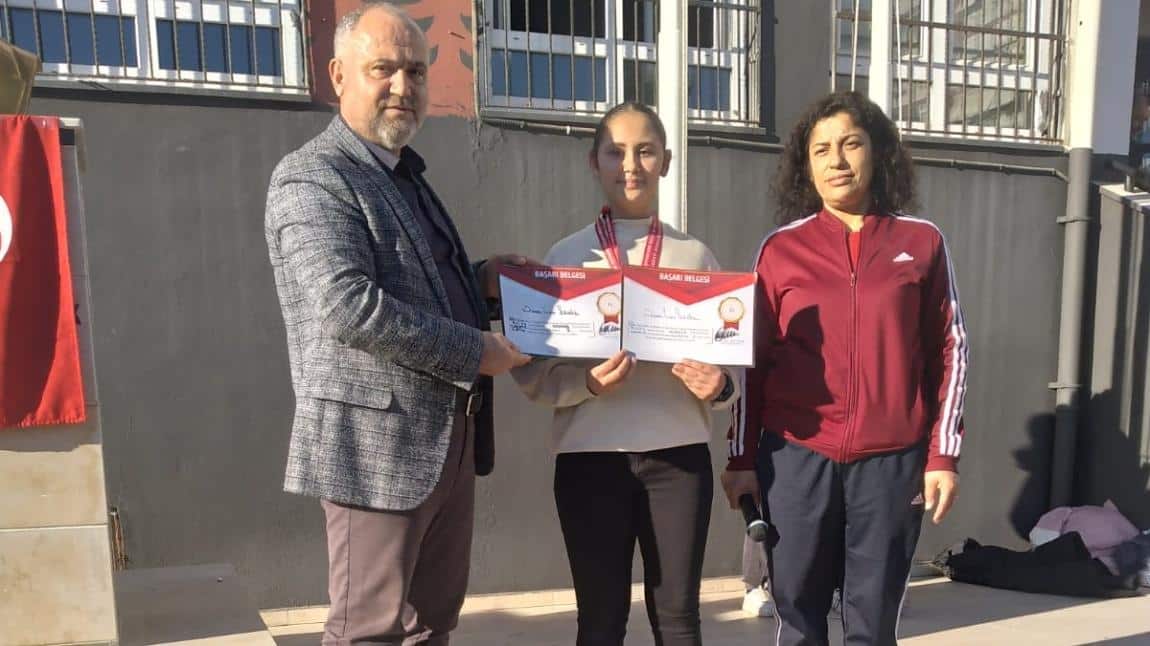 Adana İl Geneli Karate Şampiyonasında Başarılı Olan Öğrencilerimiz için Ödül Töreni Düzenlendi 